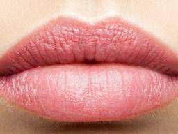 lip discoloration causes treatment