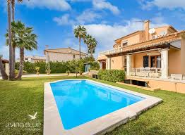 Auf thinkspain finden sie über 250.000 häuser und wohnungen zum kauf. Villa Am Meer Mit Pool Und Garten In Alcudia