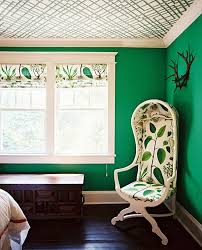 I used the gloss white, and was very pleased with the results.\r\n\r\nthe paint was a perfect consistency, and went on very smooth over the primer. Lisa Mende Design My Top 8 Favorite Emerald Green Paint Colors Perfect Paints Portfolio