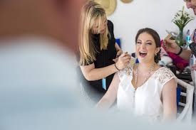 6 tips for natural beach wedding makeup