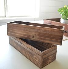 I'm laura, owner and creator of make life lovely, a creative blog filled with creative craft tutorials, diy projects, party tips, holiday ideas, home decor, and so much more! Really Amazing Rustic Diy Hanging Flower Box That Will Take You Back In Time With Pictures Decoratorist