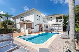 houses in florida with pool