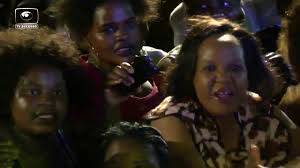 Alguns acreditam que músicas moçambicanas poderia beneficiar a economia angolana ao impulsionar o turismo, assim como o amor ao tango atrai visitantes para a argentina. Mabermuda Lanca Nova Musica No Mocambique Em Concerto Youtube