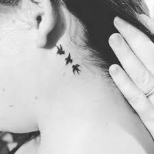 Tatuagem feminina delicada atrás da orelha. Tattoo Uploaded By Andrade Ink Tattoo E Piercing Tatuagem Passaros Delicados Atras Da Orelha Feminina Andrade Ink Tattoo Whats 4298575342 942784 Tattoodo