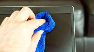 how to clean your laptop the right way