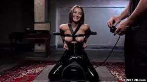 Slave trainee in latex mouth fucked - XVIDEOS.COM