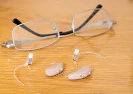 hearing aids comfortably with glasses