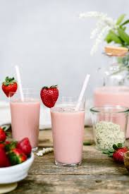strawberry banana yogurt smoothie