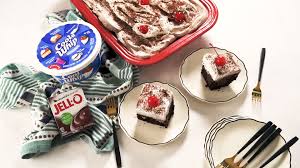 Soft cake layers, creamy vanilla frosting, and lots of sprinkles make it a welcome addition case in point: Vintage Christmas Poke Cakes Recipes Make Mature Christmas Cake Recipe Bbc Good Food Merry Christmas Visit Us At Myincrediblerecipes Com For Tons Of Recipes Aneka Ikan Hias