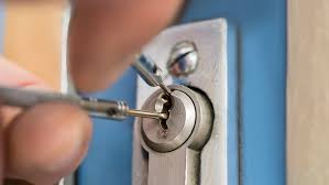 In the photo you can see the arrow pointing at a bar. Learn How To Pick Locks With This Transparent Tutorial Mental Floss