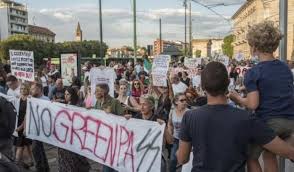 La Digos segnala alla procura i promotori dei cortei no-vax a Torino |  Globalist