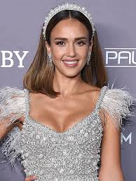 jessica alba s short hair makeover