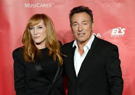 Bruce is joined by his wife patti scialfa. Inside Bruce Springsteen And Patti Scialfa S Marriage Simplemost