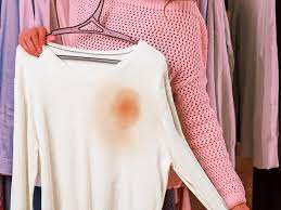 remove colour stain from white clothes