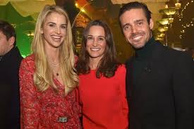 When did spencer matthews and vogue williams get engaged? Vogue Williams And Spencer Matthews Pose With Pippa Middleton After Awkward Wedding Snub Mirror Online