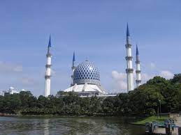 Sebagai masjid biru di kalangan pelancong ini. Sultan Salahuddin Abdul Aziz Mosque Wikipedia
