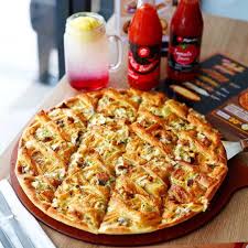 Harga pizza hut kini bisa dibilang cukup terjangkau semua kalangan masyarakat di indonesia. Daftar Harga Menu Pizza Hut Terbaru 2021