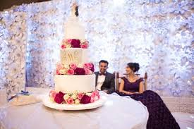 The first and foremost step is to you can draw inspiration from this cake design that has a cupid's arrow striking the two engagement rings which makes it a perfect announcement. Engagement Cakes Images Latest Engagement Cake Ideas