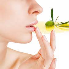 remedy of chapped lips using olive oil