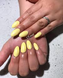 Usually women always think of floral nails when decking up for spring. Yellow Nails Pastel Nails Pastel Yellow Nails Almond Nails Acrylic Nails Summer Nails Fall Nails Spring Nails Cu Yellow Nails Pastel Nails Almond Nails