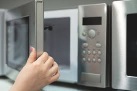 microwave turns on by itself or won t