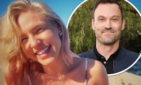 How much do dancing with the stars contestant get paid? Sharna Burgess Plans To Move Forward With Love In 2021 As She Vacations With Brian Austin Green Daily Mail Online