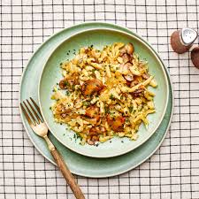 spaetzle with mushrooms and herbs