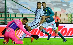 With goals from gigliotti and moreno, the leon lifted their eighth league title by beating unam's pumas at home to close out a dream guard1anes 2020. Leon Vs Pumas Hay Error De Talavera En El Primer Gol De Gigliotti