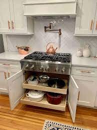 the cabinet e below my cooktop