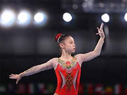 chinese gymnast guan chenchen wins gold