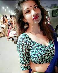 Aunty hot cleavage saree photo. Pin On Girls
