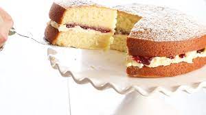 victoria sponge cake with ercream