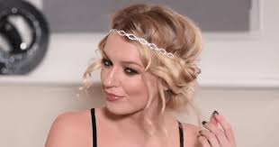 In this weeks episode hollie shows you how to do a 1920s wave with pin curls. How To Curl Short Hair For A Gatsby Inspired Updo By Zoe Newlove