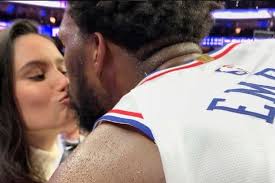 Yeah lemme get uhhhh clippers on the top and joel embiid on the back. Joel Embiid S New Girlfriend Revealed As Sports Illustrated Model Anne De Paula Mirror Online