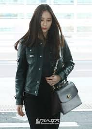 Another piece of krystal's airport fashion and i'm currently addict to draw airport fashion and still,the one in my mind r just krystal hahaha. F X Krystal 190210 Krystal Incheon Airport To New Facebook