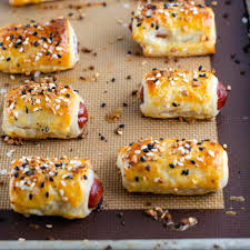 everything bagel mini pigs in a blanket