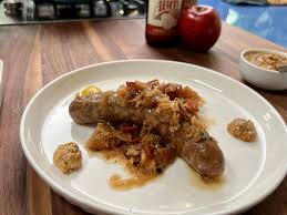 bratwurst cooked in beer with apple