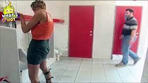 Erkekler tuvaletinde gördüklerine inanamayan erkekler - Dailymotion Video