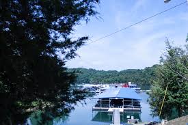 Locate realtors selling lakefront houses and waterfront real estate. Houseboat Rentals On Dale Hollow Lake Kentucky
