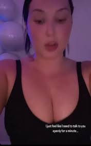 There's 24 hours in a day and she chooses to talk about grieving when she's  “working out” aka when her tits are bouncing around? It's so strange to me.  She can barely