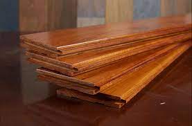 Lantai kayu sering dianggap sebagai lantai yang secara fisik menggunakan kayu, meskipun pada kenyataannya dibuat dari berbagai bahan sintetis yang lebih baik dari kayu. Lantai Kayu Atau Lantai Parket Kenali Tipe Dan Perbedaannya Untuk Rumah Anda