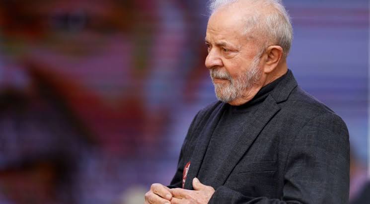 Lula faz exame de rotina e Médicos afirmam que detectaram inflamação na garganta