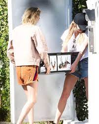 Despite revealing that she and benson, 29, had been together for nearly a year, delevingne still refused to put a title on their romance when asked if the clip meant the pair were instagram official. Cara Delevingne And Ashley Benson Break Up