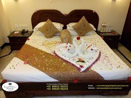 room decoration for honeymoon couple in