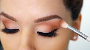 how to apply eye makeup safely beauty