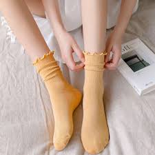 Kaufe Weiße Socken Frauen Süße Kawaii Frilly Rüschen Socken Baumwolle Lila  Japanische Süßigkeiten Skateboard Sport Socken Schwarz | Joom