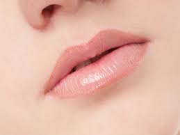 white spots on lips