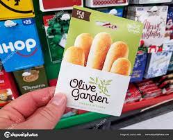 olive garden gift card in a hand