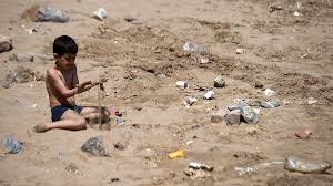 Au Maroc, sous les déchets, la plage