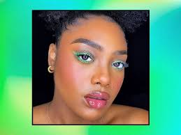how to apply neon graphic eyeliner
